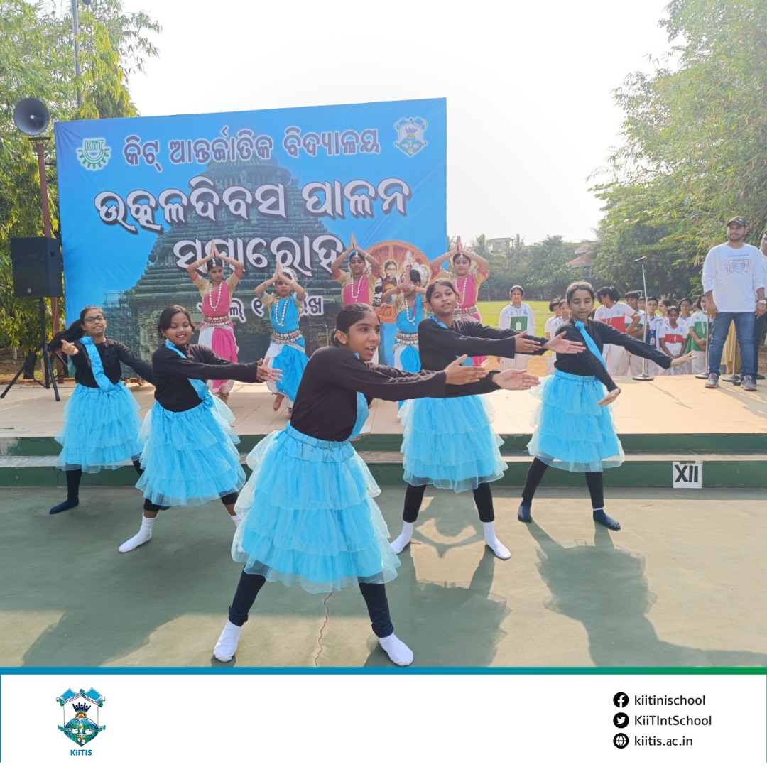 KiiTIntSchool's tweet photo. . We are proud to see them as responsible budding minds, aware of the culture that they need to uphold! #utkaldivas #odishagram❤️ #future #citizens #statelove https://t.co/gqA4HhzQuy