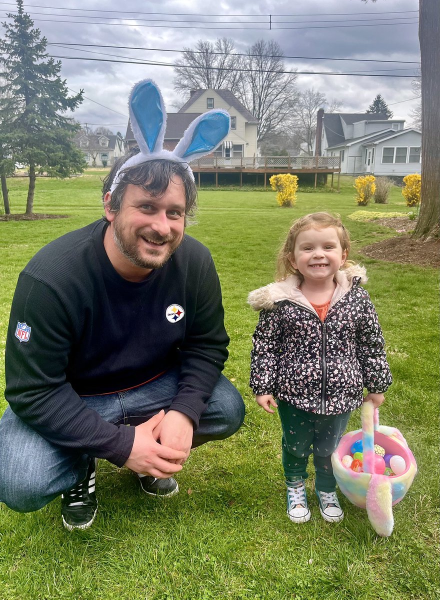sabalom_glitzy's tweet image. Thea and Uncle Craig 🐰#happyeaster2024