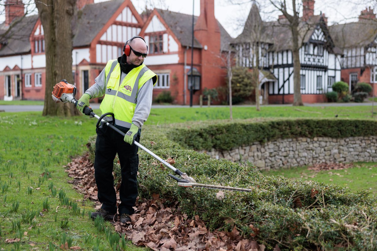 It's your last day to apply for our Gardener/Driver vacancy. 👩‍🌾 This is a full-time, fixed term opportunity to join our team of gardeners who keep Port Sunlight's parks and gardens looking beautiful all year round. To find out more and to apply, go to: bit.ly/PSVTJobs