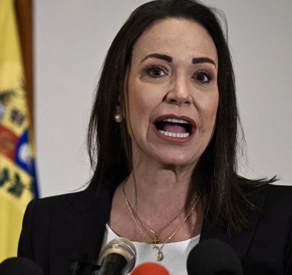 gracielarequena's tweet photo. En esta red hay personas -más que todo mujeres- al borde de un ataque de histeria contra María Corina. Contenidas detrás de un palabrerío inútil, están chingas por descargar su envidia contra la Machado, que realmente tiene más bolas que un tigre. 🐅 para retar a un régimen asesino. ¿Quién + lo ha hecho? Solo hay que verle las ojeras (y las bolsas bajo los ojos) a la candidata de la unidad. Pobre mujer, la compadezco, imposible no ser solidaria con ella.
