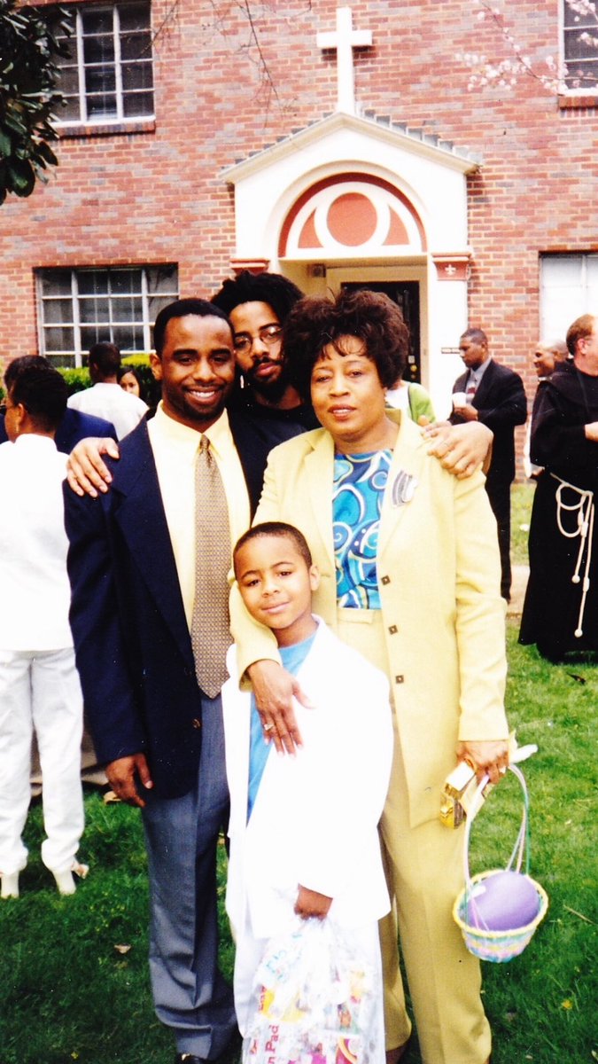 MoneyMitch3_'s tweet photo. Reminiscing on past Easter’s with the fam. https://t.co/gv2raLY6g5