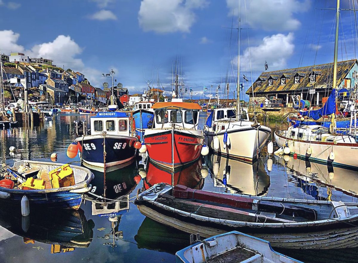 Mevagissey Harbour #mevagisseyharbour #mevagissey #mevagisseyinstagram #mevagisseyfeastweek #mevagisseycornwall #cornwall #visitcornwall #lovecornwall #placestovisit #lovegreatbritain #photography #picoftheday #cornwalllive #photosofbritain #photooftheday #thephotohour