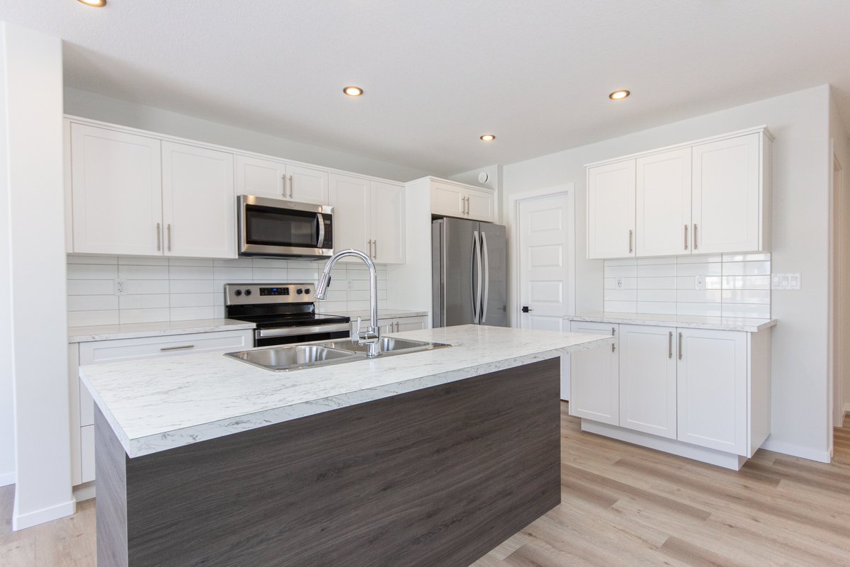 laebonhomes's tweet image. #MoveInMonday Do you know somebody who should live here?

📌 4414 53 St. Rocky Mtn. House
✅ 1707 sq.ft. • 3 bdrms • bonus rm • 2.5 baths • $419,900
👉 laebon.com/4414-53-street…