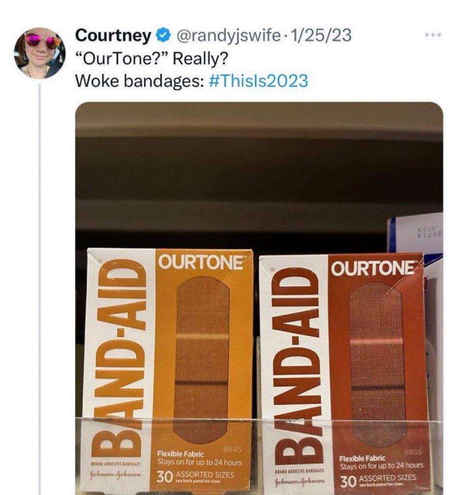 ThatOne404's tweet photo. @randyjswife "a skintone that doesn't match mine?!?! 🤬🤬*felon fanboy rage*🤬🤬" https://t.co/farJXfRFoT