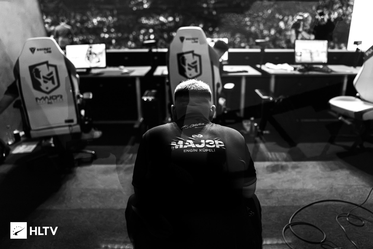 esporgazetesi's tweet photo. 🫡 KAPTAN EMEKLİ OLUYOR!

MAJ3R, ESL Pro League sonrası emekli olma kararı aldı! https://t.co/nshpbQaLLO