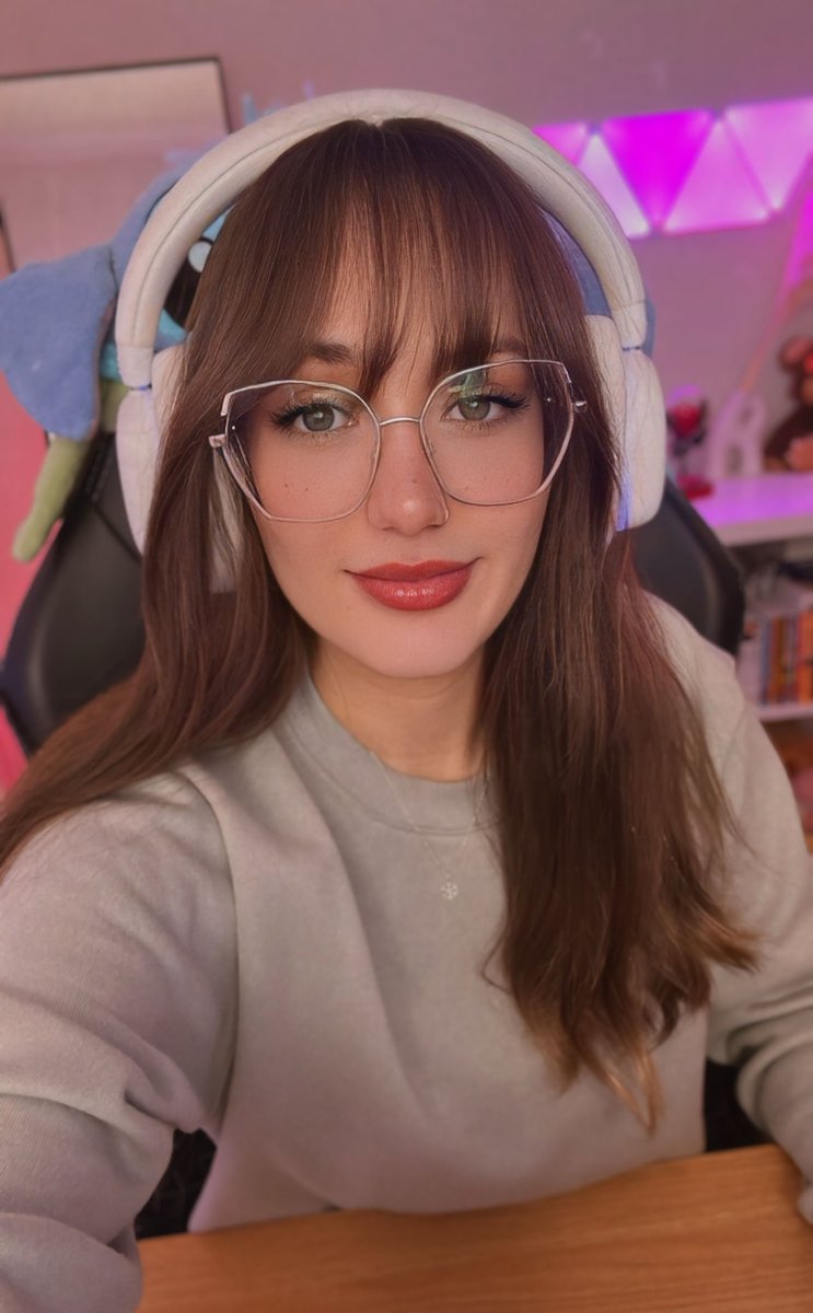 Estamos en stream, como siempre. Vente a la plataforma morada 👍🏼