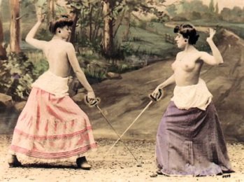 Em agosto de 1892, duas mulheres, a Condessa Anastasia Kielmannsegg e a Princesa Pauline von Metternich, resolveram uma disputa de forma pouco convencional: com espadas em mãos e topless. O motivo? Desacordo sobre arranjos de flores para uma próxima Exposição Musical Teatral de