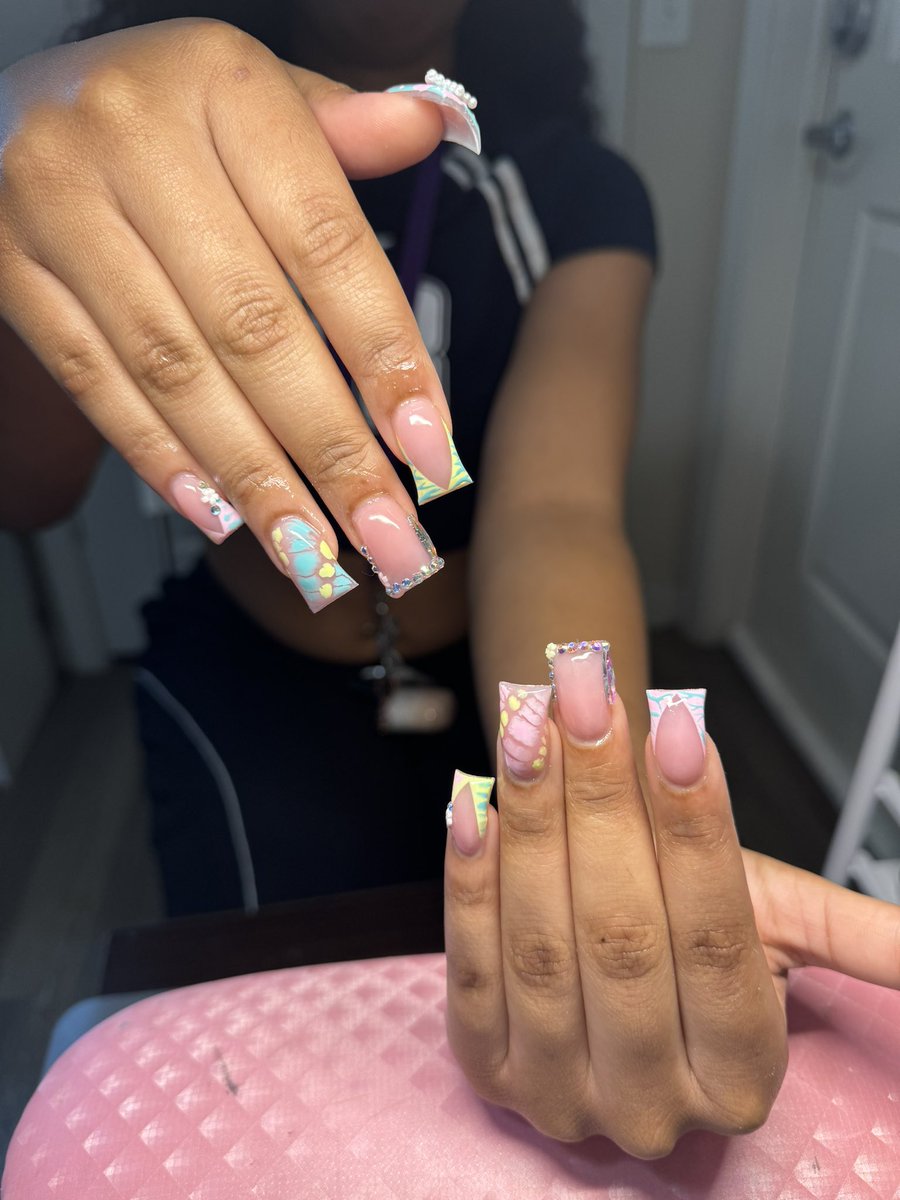 luvv4janelle's tweet image. Heyy yallllll I do nails 😂🩷!! #pvamu #pv28 #pv27 #pv26 #pv25