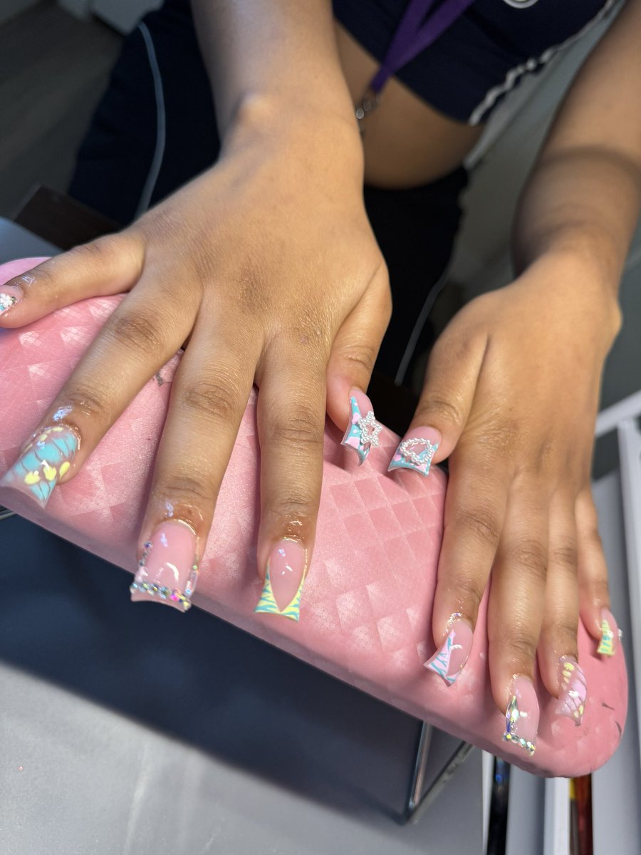 luvv4janelle's tweet image. Heyy yallllll I do nails 😂🩷!! #pvamu #pv28 #pv27 #pv26 #pv25