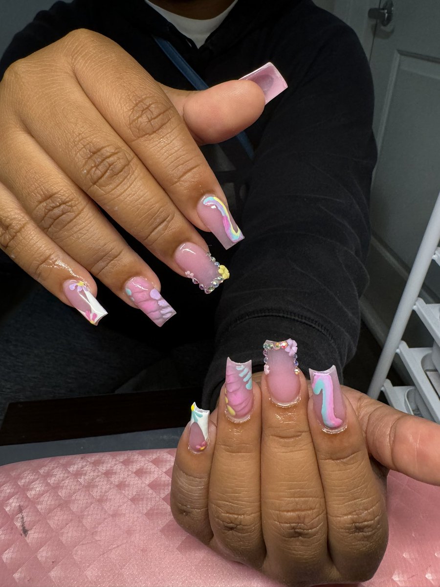 luvv4janelle's tweet image. Heyy yallllll I do nails 😂🩷!! #pvamu #pv28 #pv27 #pv26 #pv25
