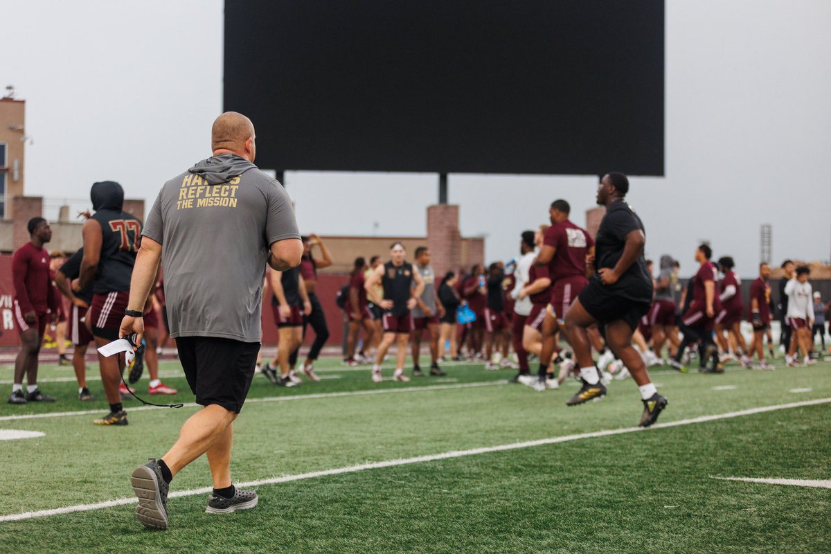 Check out <a href="/HuthStrength/">Bret Huth</a> rocking his <a href="/kanefootwear/">KANE Footwear</a> x Tank! So grateful to have a strength coach who appreciates athletic recovery as much as I do! Athletic recovery or everyday wear - get you a pair and #comebackbetter 👟💪🏽 

glnk.io/vyv85/bigtank74