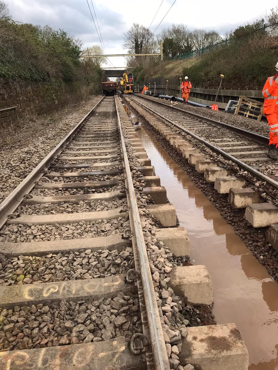 🦺 We’ve been working on track, drainage and overhead line equipment this #Easter across the #NorthWest 

🐰 Across the whole region, over £13 million has been invested track upgrades, bridges and essential railway equipment 

#easterrailworks