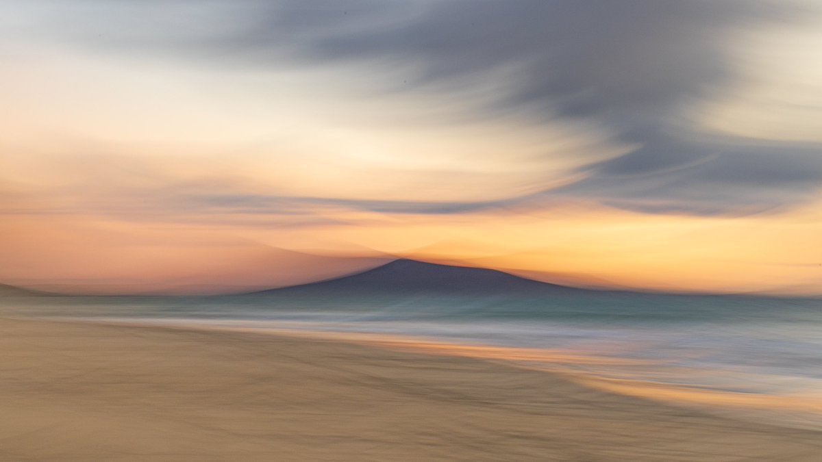 Back from 12 days on the Hebrides - North Uist, Harris and Skye! So many beautiful beaches and views, lots images to review and edit. This sunset on Luskentyre was a standout, Taransay was showing off!

#icm #sharemondays2024 #fsprintmondays #wexmondays #apicoftheweek #sunset