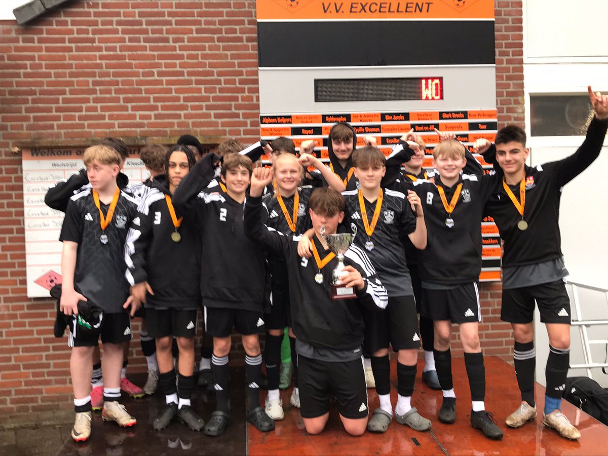 mrtyler_77's tweet image. What an absolute belter of a weekend!! 🍻⚽️🏆🙌 finishing 3rd out of 48 teams is a fantastic achievement for this amazing group of lads ⚫️⚪️😍🇳🇱