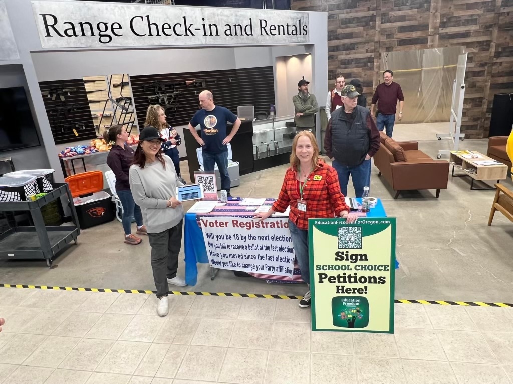 Ed_Freedom_4_OR's tweet image. Voter registration drives are great places to collect signatures for School Choice and Open Enrollment! So proud of our dedicated volunteers investing in the future of our students! We're pushing hard towards the July 5 signature deadline! SIGN today &amp;gt;&amp;gt; letthemlearnoregon.com/take-action/#s…