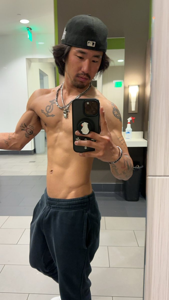 AznDude l tweet media