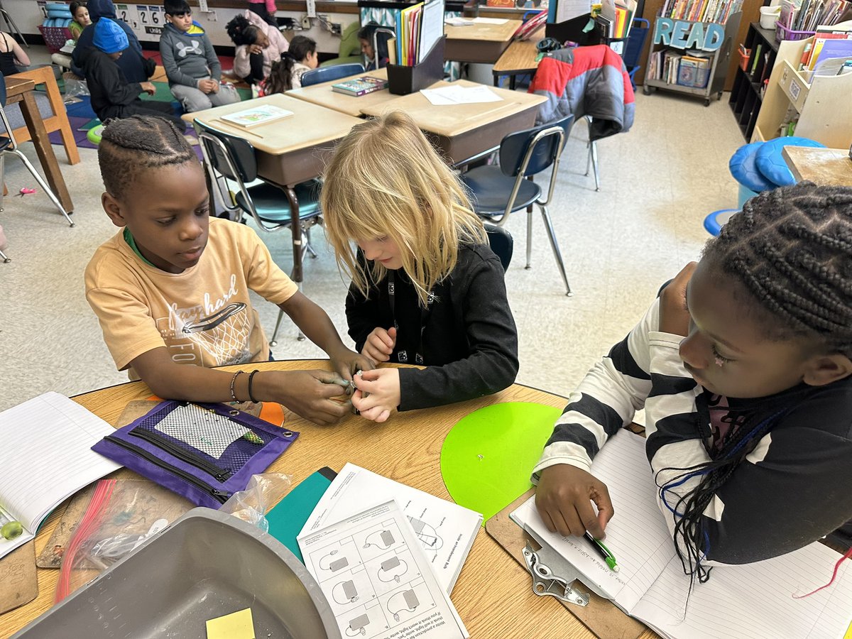 We were happy to get back into science today! We LOVE science in 4th grade at Robert’s! <a href="/JTRobertsSCSD/">J. T. Roberts School</a> <a href="/SCSDScience/">SCSD Science</a> 🧪 🧫 🧬