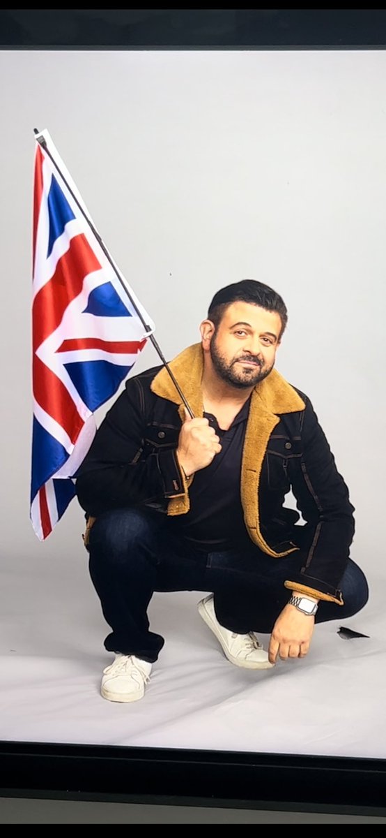 Beautiful Brits!

Who is watching #AdamRichmanEatsBritain tonight on @FoodNetwork_UK 

For those of you who did, what did you think of tonight‘s episode?