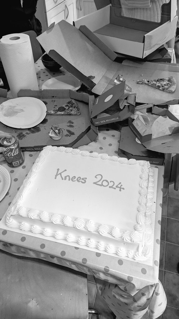 That's a wrap on KNEES 🙌🎥🎬 
And pizza and cake top off a wonderful shoot 🍰🍕

Support the film at gofund.me/3bf7facc

#shortfilm #indie #film #fundme #gofundmedonations #actors #artist