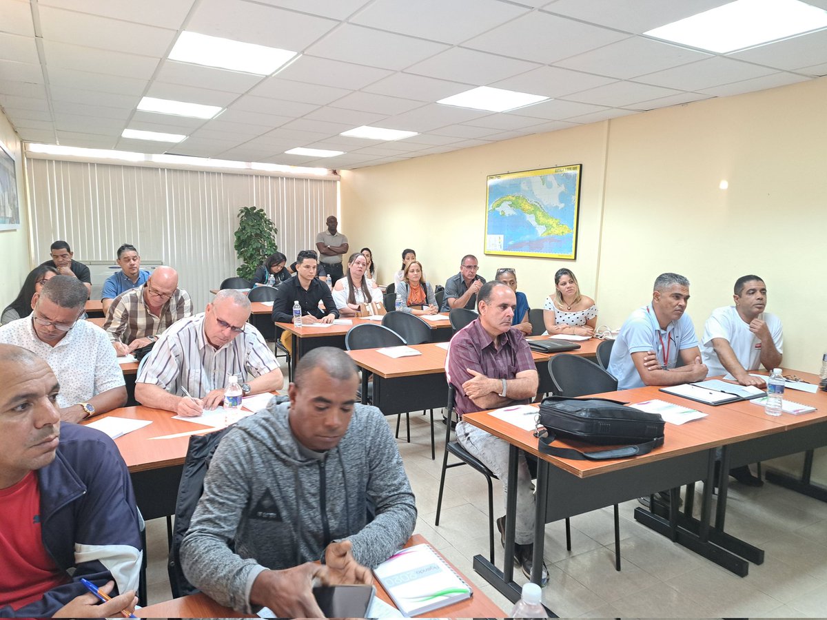 ✍️Inicia curso de actualización para directores de @EnergiaMinasCub en la  @escuela_minas 🇨🇺
👉Una oportunidad para el perfeccionamiento de métodos y estilos de trabajo en el quehacer del sector en #Cuba
#GenteQueSuma