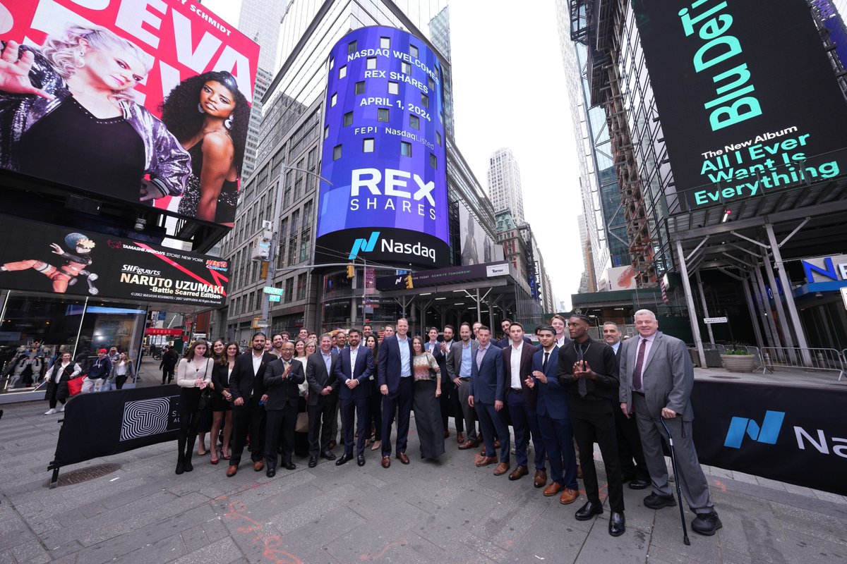 NasdaqExchange's tweet image. The @REXShares team is celebrating the REX FANG and Innovation Equity Premium Income ETF launch at the @NasdaqExchange Closing Bell. 🛎️

The launch of $FEPI marks #RexShares expansion beyond trading products with its first income-based product, providing exposure to leading tech