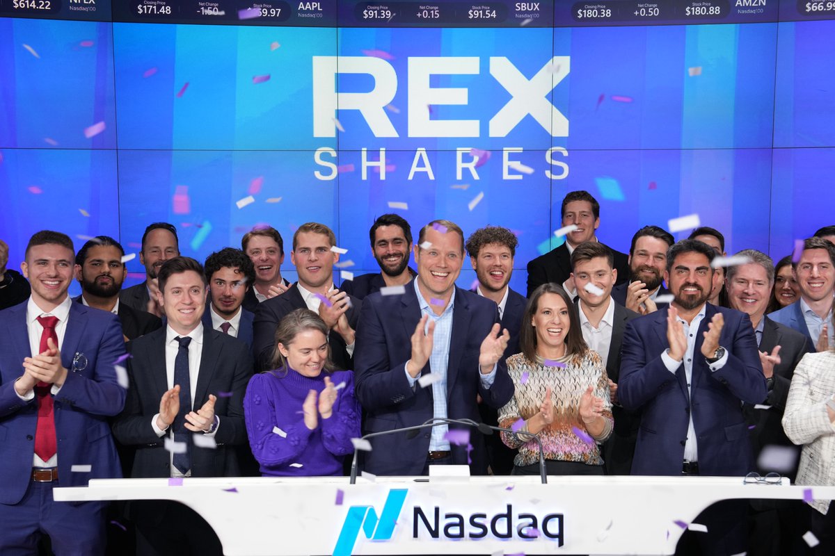 NasdaqExchange's tweet image. The @REXShares team is celebrating the REX FANG and Innovation Equity Premium Income ETF launch at the @NasdaqExchange Closing Bell. 🛎️

The launch of $FEPI marks #RexShares expansion beyond trading products with its first income-based product, providing exposure to leading tech