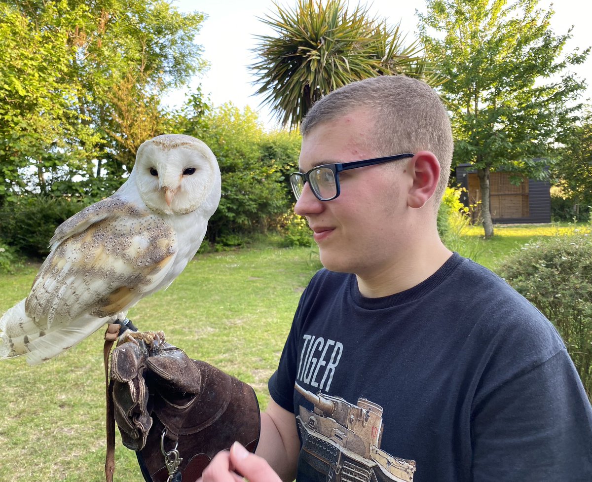 Hi! It’s Willow’s birthday today. I hope she is behaving herself while I am away.  She is 4 years old today. 💪🏻🦿🦉 #AlexandersJourney #Owl #WillowTheOwl #TheOwlWhisperer