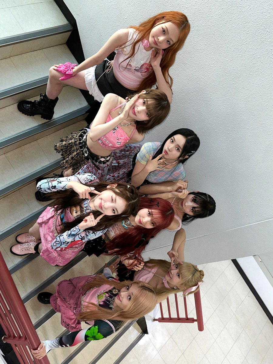 ⠀
⟡   ̫ 인기가요를 끝으로 유니스의 데뷔 첫 주 활동을 무사히 마무리했습니다~!🎉💕 여러분께서 열심히 응원해 주신 덕분에 무대 위에서 신나게 즐길 수 있었어요😽😽 너무 행복하고 꿈만 같던 일주일이었습니다! 앞으로 남은 활동도 많이 기대해 주세용🎀✨
⠀