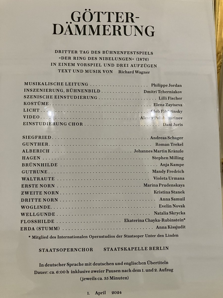 antonschlatz's tweet photo. Götterdämmerung Berlin: Betriebssport nicht allerbeste Idee f Akt 3. Ergreifend aber das All hands zu Siegfrieds Tod. Schager bis zuletzt Scherzkeks mit Stimme d Jahrzehnts🌋😊😈, Kampe Brünnhilde mit ❤️ &amp; Seele. Liebe Gunther v Trekel😋. 2 Osterhasen auf Dirigierpult vor Akt 3😍 https://t.co/4Gkq6DwPzB