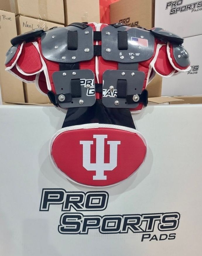 #DidYouKnow that we offer the option of individual customized pads?⁉️🏈

Joel Dunn at @BakersSports helped us get @AndisonCoby into #ProSportsCustoms!

@IndianaFootball
@IUHoosiers

#KnowTheLogo #BakersMade #CollegeFootball #FootballEquipment #SportingGoods #FootballSeason