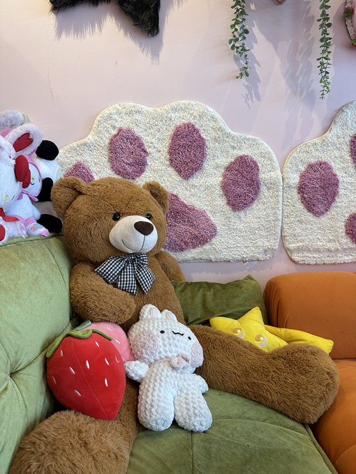 My life is so fucking cute https://t.co/2cNBhJ8WrQ