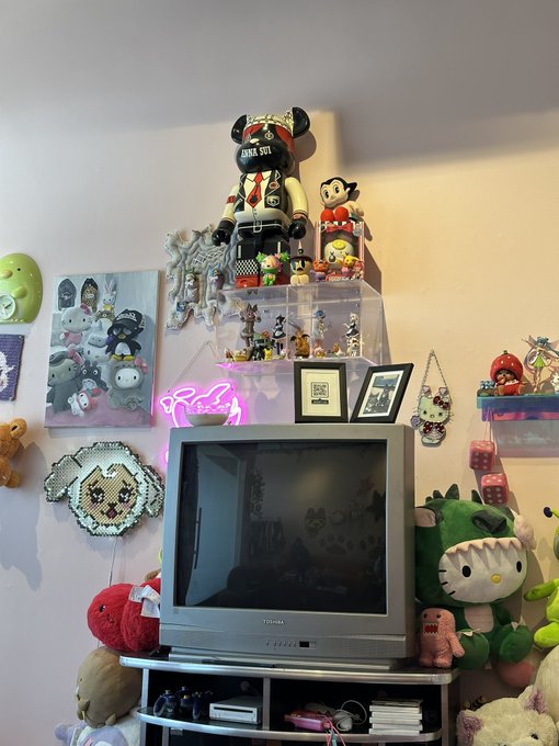 My life is so fucking cute https://t.co/2cNBhJ8WrQ