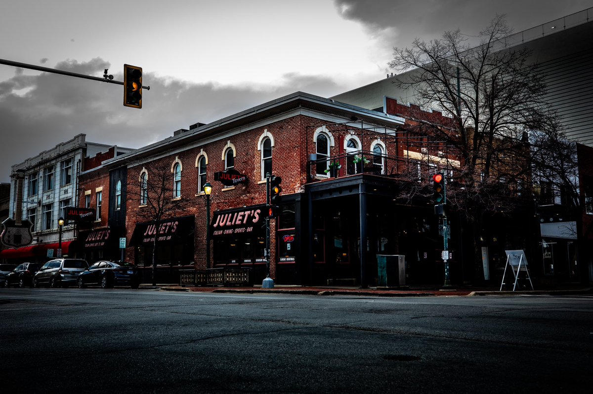 bloodmooncrew's tweet photo. Our hometown of Joliet is FULL of history & hauntings. It’s time to start exploring it. 

Welcome to Juliet’s Tavern, a beautiful italian restaurant in the heart of the downtown area. Throughout its history it’s been various businesses such as the former New Star Jewelry & Gem Theater. 

This building has NEVER been investigated before, & it did NOT disappoint. 

New episode at Juliet’s Tavern coming THIS MONTH on our channel 👻