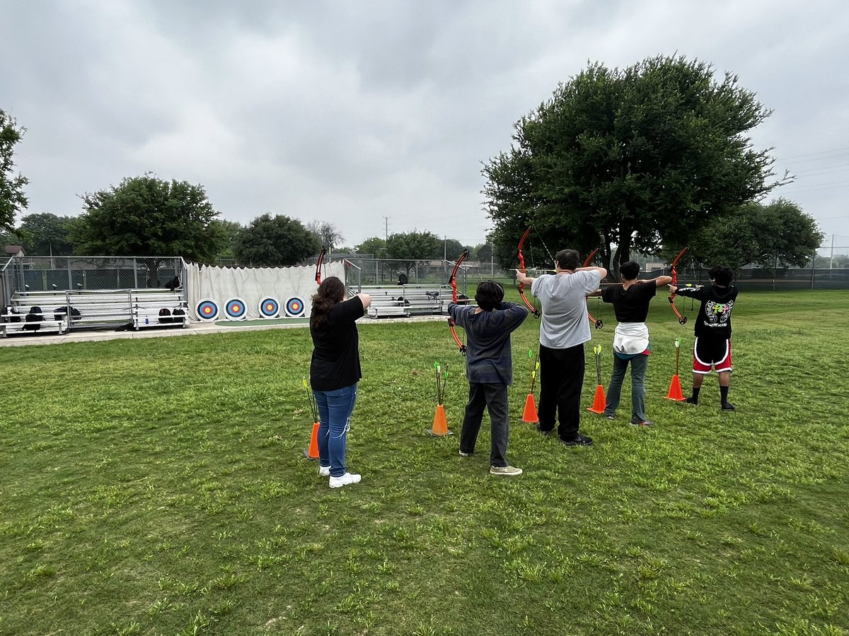 TRRIDERSPE's tweet photo. Great day for outdoor archery 🏹🎯@NeisdPE_Health @WeAreTRHS @JenAguilar2022 @coachturner08 https://t.co/flK3zJlfjo