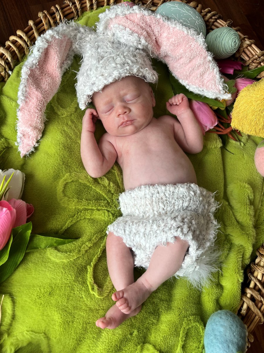 Every bunny say hello to the newest Tiniest Texans who just celebrated their very first Easter over the weekend! 🐣