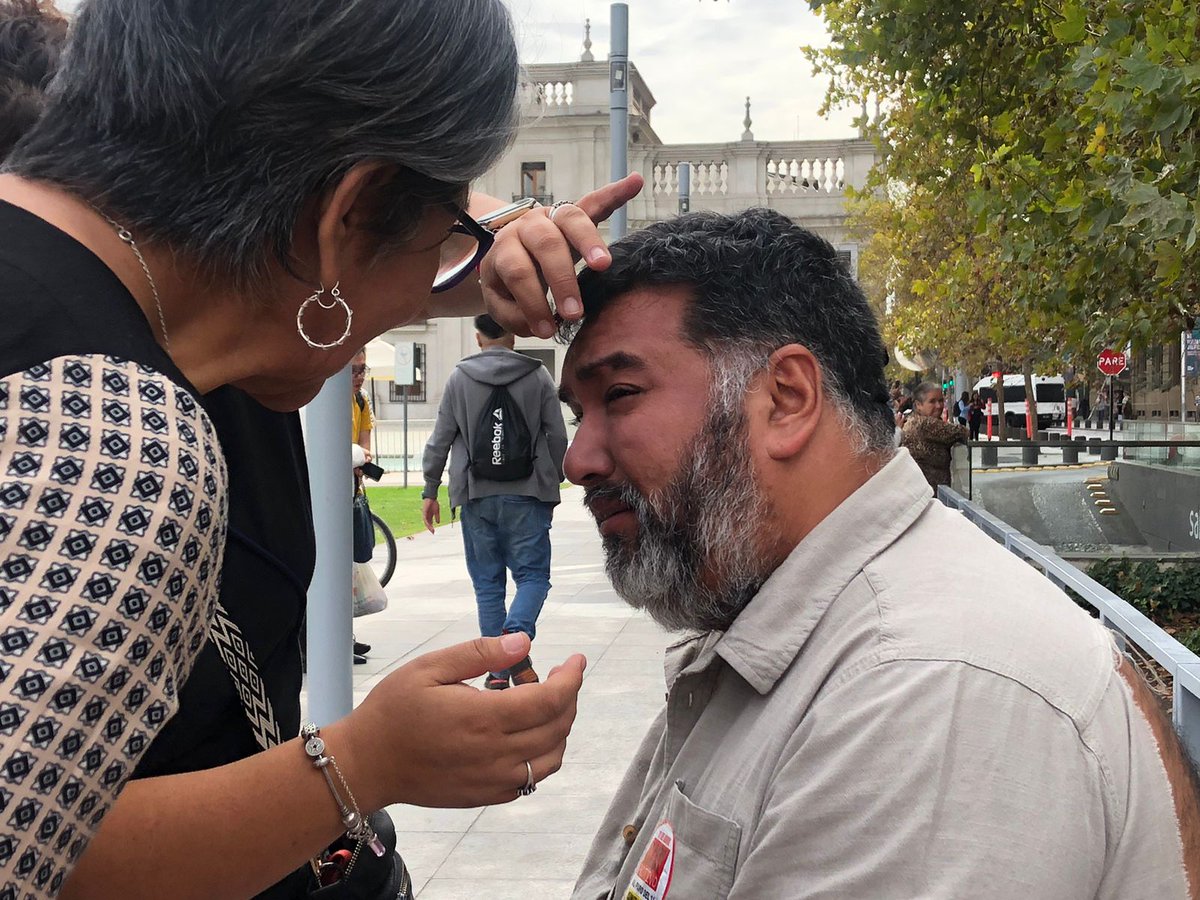 Una vez más, las y los trabajadores somos agredidos en las afueras de La Moneda por <a href="/Carabdechile/">Carabineros de Chile</a>, al intentar entregar al Presidente <a href="/GabrielBoric/">Gabriel Boric Font</a> las justas demandas sociales. Trabajadores, estudiantes, pobladores, Pymes y Gremios del Transporte, quisimos entregar nuestro