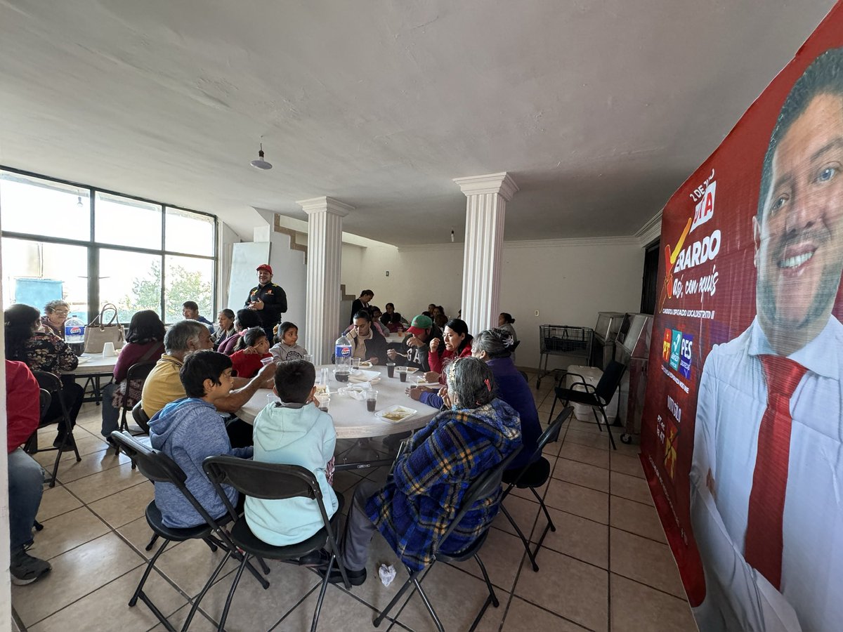 XerardoRM's tweet photo. 😋 mmmm… que rico desayuno nos invitaron en la Lázaro Cárdenas. Gracias por su calidez.

#xerardoasiconequis #LaEsperanzaNosUne https://t.co/9EY1Z7aGAV