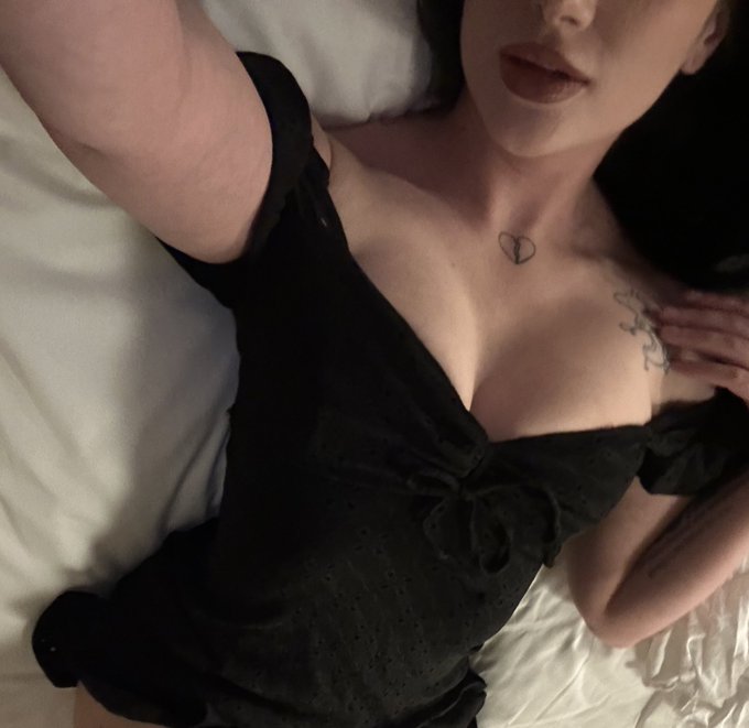 can u hold these for me https://t.co/nUILtUHg6i