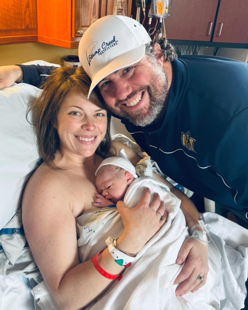 Faith can often be questioned - I often wondered if we could pull off this move to Kentucky but to have our little Elisabeth Olen Ross “Libby” born on Easter Day at 3:25pm- What a blessing and what faith- Christ is risen indeed. #RossPartyof5 #FindAWayMentality #FaithOverFear