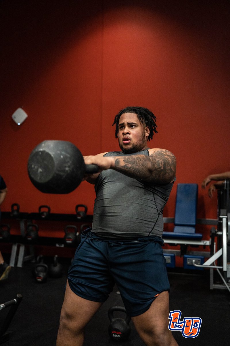 Strength, determination, and pride fuel us as we gear up during morning lifts! #LUPr1de #ProtectThePr1de #TheLionWay #PR1DE 🔵🦁🟠