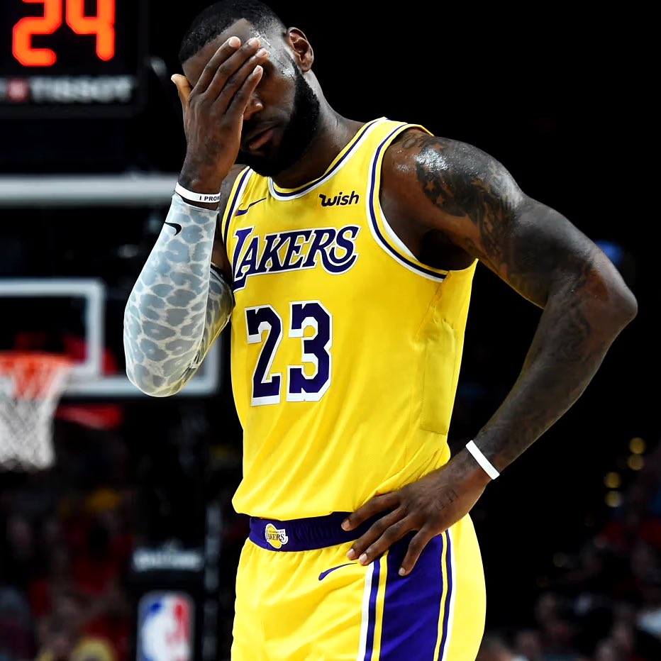 Lakers Lead tweet media