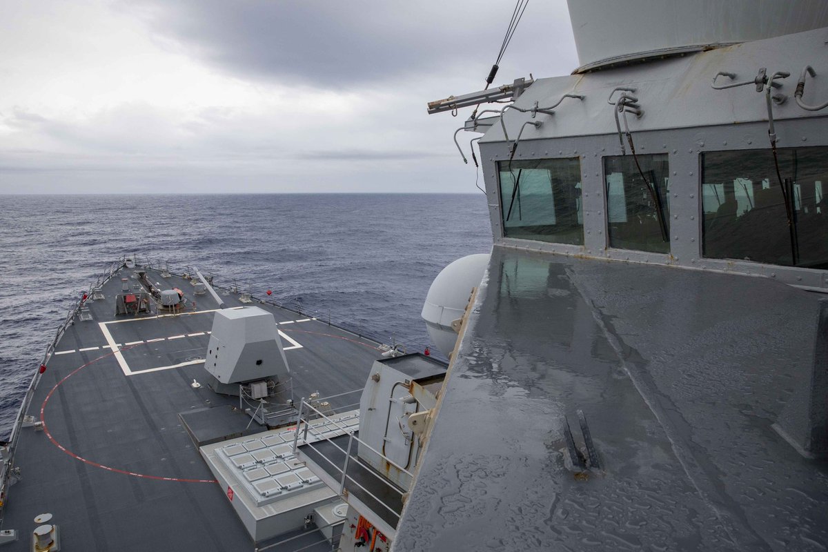 USNavy's tweet photo. USS Ralph Johnson (DDG 114) conducts live-fire exercise in the Philippine Sea. 

📸: MC1 Jamaal Liddell https://t.co/0GZGvs9A01
