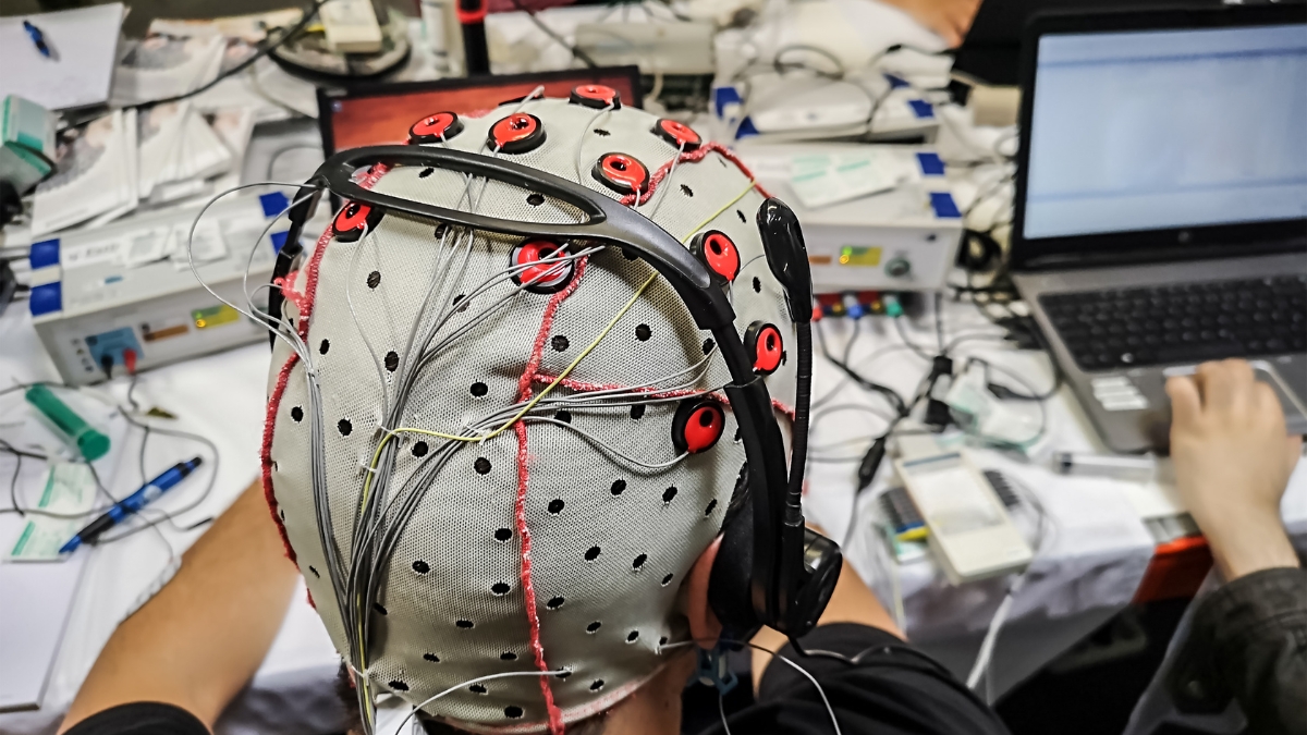 Tell us something we don't know, right? According to @Forbes, #brain-computer interfaces are becoming 'immensely popular', with the #BCI industry is expected to grow some 16.7% in the coming decade. There are still challenges to be overcome, though: bit.ly/3xmKs2U