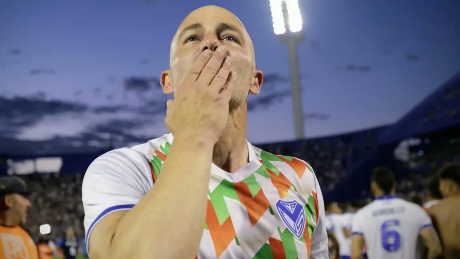 🎙️ Sebastián Méndez y el por qué al NO a las SAD en #Vélez:

"Yo he trabajado en Sociedades Anónimas, y no tuve ningún problema. Y también, la mayoría del tiempo, trabajé en clubes sociales. Pero yo no veo a Vélez con un dueño, me parecería una locura"

"Creo que por cómo somos