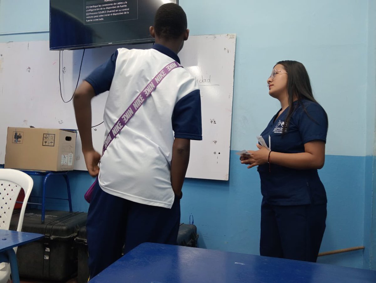 carocabrerap's tweet photo. Practicantes de psicología del SISSU.
Intervenciones psicosociales a la comunidad escolar.
@ElOIRdelaRegion @VIDER_ZCSUR #practicaspsicologia https://t.co/ogcN38KYZv