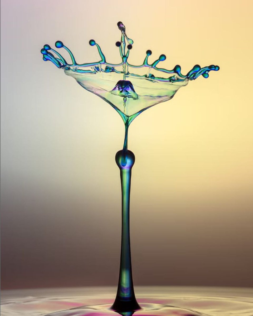 @Siya_Siya_99 @objktcom Hi dear @Siya_Siya_99 Wanna share this masterpiece by lovely @Matifo970 🥰 'Bohemian Glass' Water Drops abstract photograph Can you see the Glass with a colorfull ball inside it? 🤔 5/5 0.4 $SOL exchange.art/editions/DTbxz…