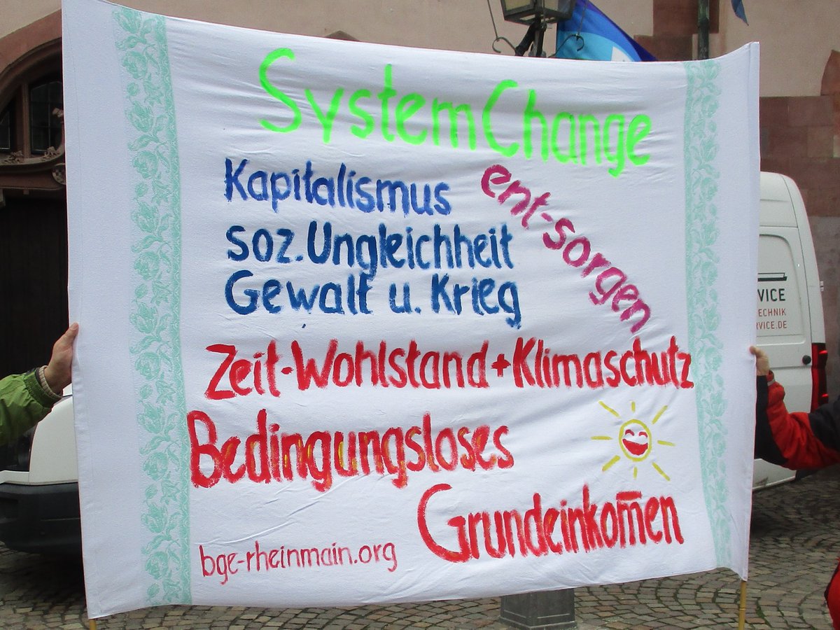 Trotz Regen und Wind waren wir auf dem #Ostermarsch in Frankfurt und haben Flyer verteilt.
carerevolution-rhein-main.org/2024/04/01/ost…
@Care_Revolution @NetzwerkBGE @gfa_attac @EconomyIsCare @NeueOekonomie