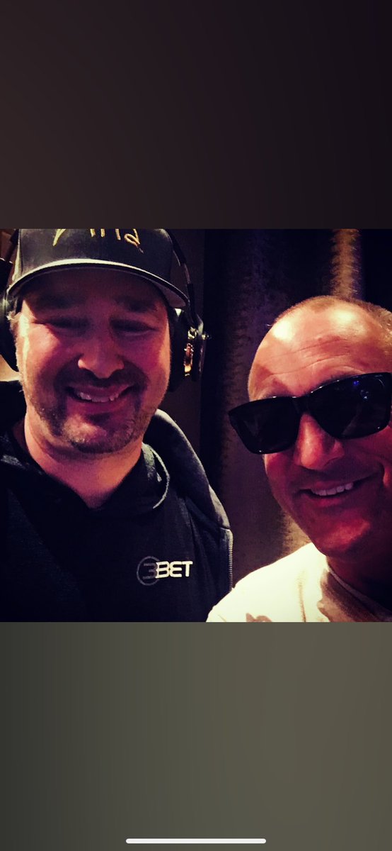 tommyowen9's tweet photo. @phil_hellmuth - a hell of a nice guy- always makes time for his fans. #GOAT https://t.co/sWiTWScuz9