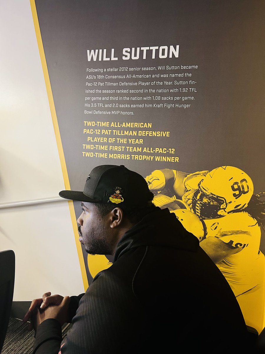 VinceAmey's tweet photo. One of the Greats blessed us with his presence this morning! #asulegend #dawg #ActivateTheValley #ForksUp 🔱🔱🔱 https://t.co/gFkVKhNwCP