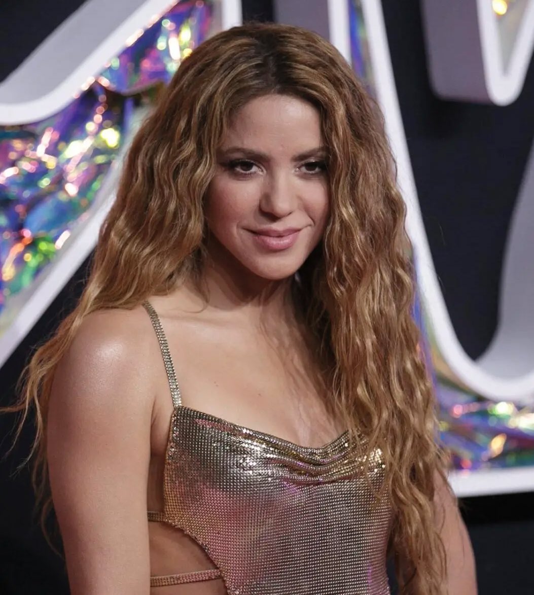 PopBase's tweet image. Shakira tells Allure that her sons found the ‘Barbie’ movie emasculating:

“My sons absolutely hated it. They felt that it was emasculating. And I agree, to a certain extent. I'm raising two boys. I want 'em to feel powerful too [while] respecting women. I like pop culture when…